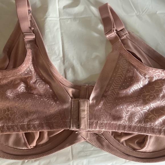 Breezies~Jacquard Back Smoothing Underwire Bra~Size 46D - Picture 4 of 5